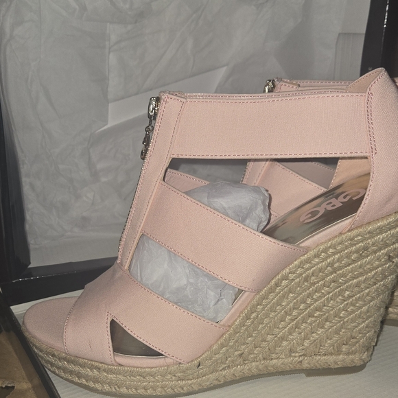 Isabella By BGB Los Angeles Pink Wedges for Effortless Elegance - Picture 1 of 5